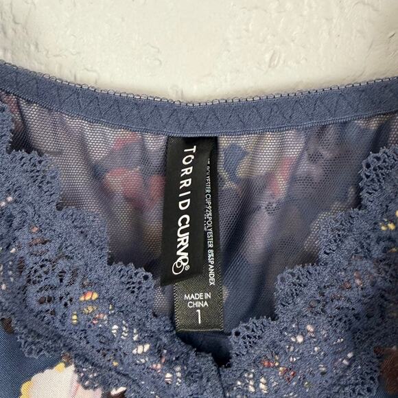 Torrid Crochet Trim Tiered Babydoll Mesh Floral Size 1 - Picture 4 of 5